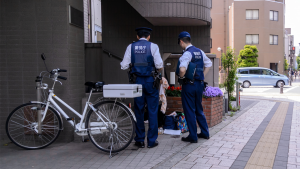 日本の警察の職務質問は「人種差別の疑いがある」、米国大使館が警告