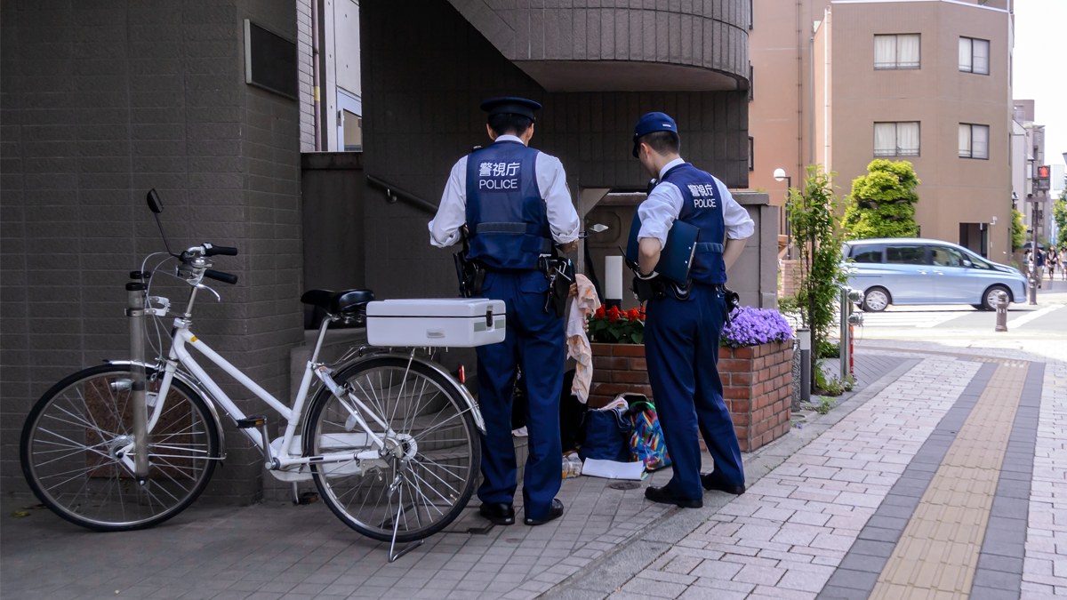 日本の警察の職務質問は「人種差別の疑いがある」、米国大使館が警告