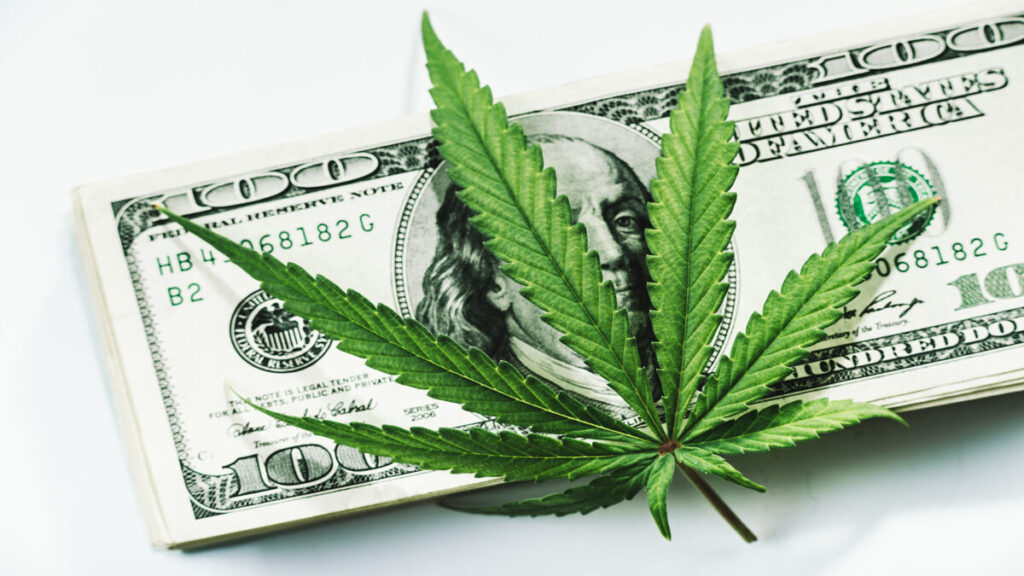 イリノイ州知事、嗜好用大麻合法化により3万人以上の雇用が創出されたと公表