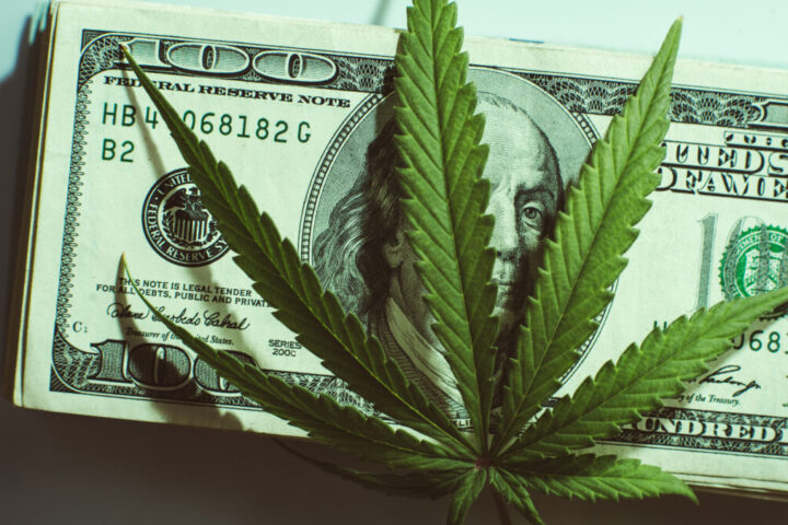 カリフォルニア州、麻薬戦争で害を受けた人々に大麻の税収から70億円以上を授与