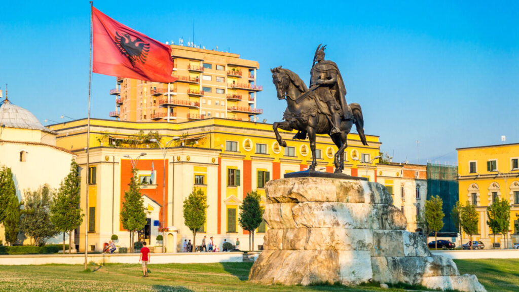 アルバニア、医療・産業目的での大麻栽培を合法化
