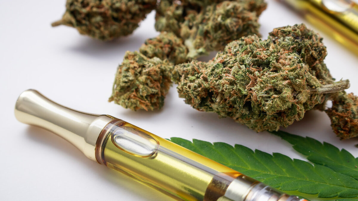 イギリス、慢性疼痛に対する医療用大麻の大規模治験を承認